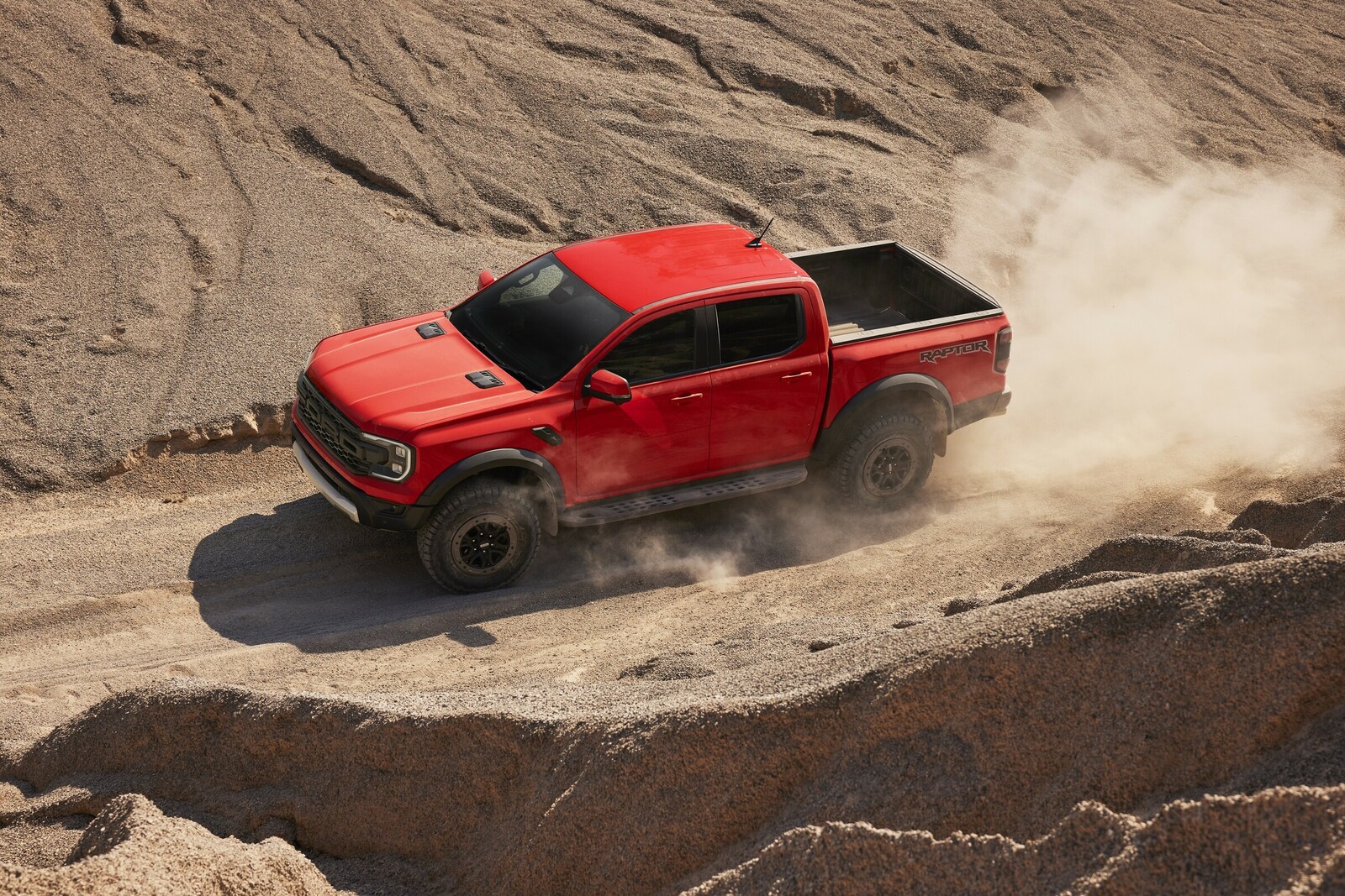 Der Ranger Raptor soll in der neuen Generation mehr sein als eine üppige Ausstattungsvariante. Angetrieben wird er ausschließlich mit einem V6-Benziner.