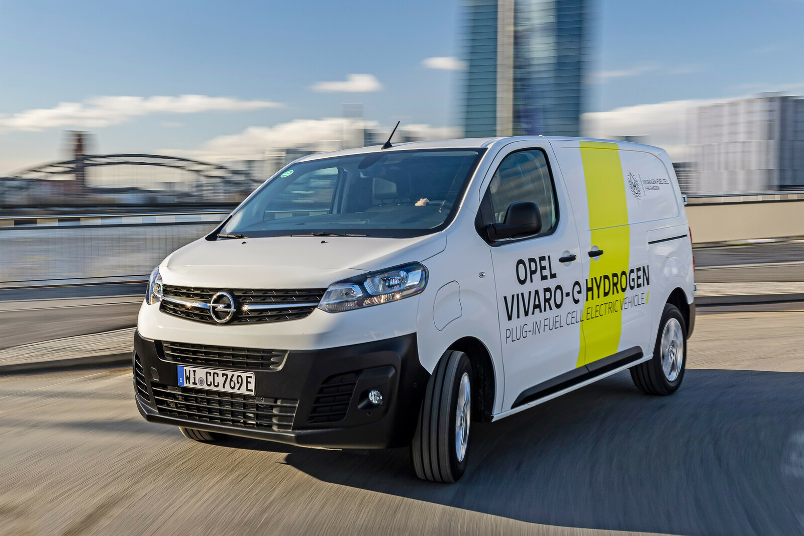 Opel bietet den Vivaro-e seit Neuestem ebenfalls mit Brennsroffzelle an.