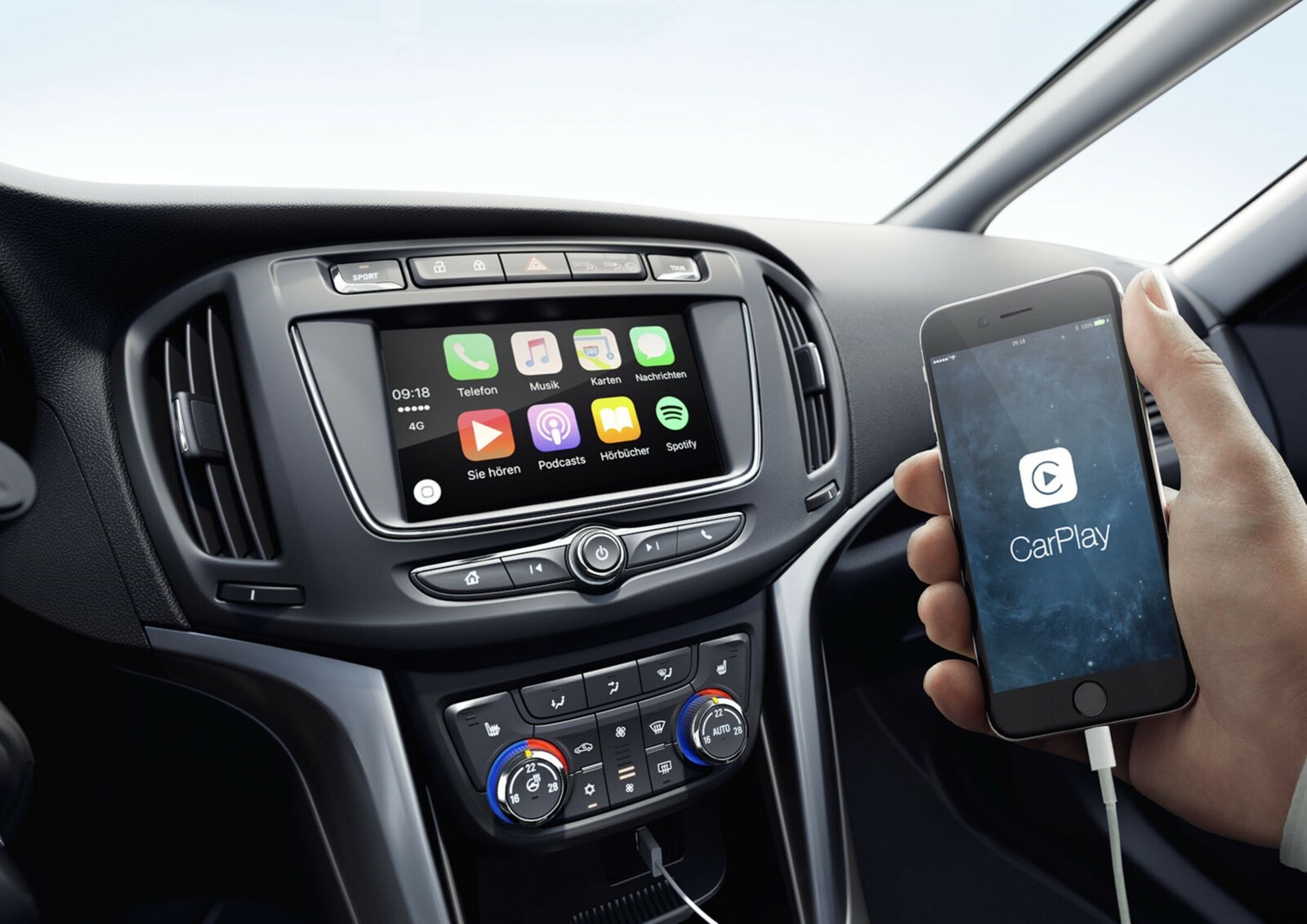 Aus der Spiegelung des Menüs auf den Fahrzeugbildschirm wird bei Apple Car Play künftig eine integrierbare Kommandozentrale.