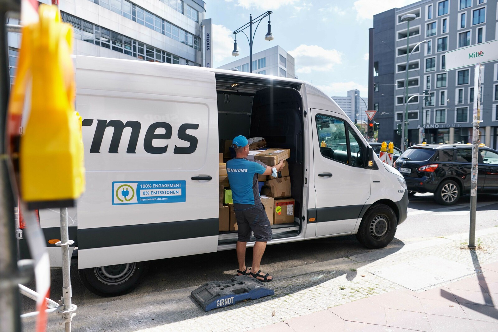 Derzeit sind 49 E-Transporter von Hermes in Hamburg unterwegs, bis 2023 sollen es 240 werden.