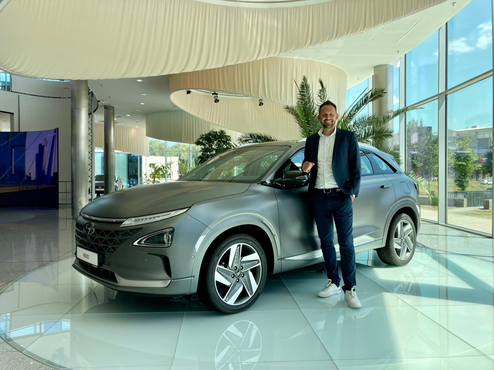 Hyundai-Großkundenchef Tobias Krumnikl vor dem Brennstoffzellen-SUV Nexo: „Derzeit verstärkt im Fokus.“