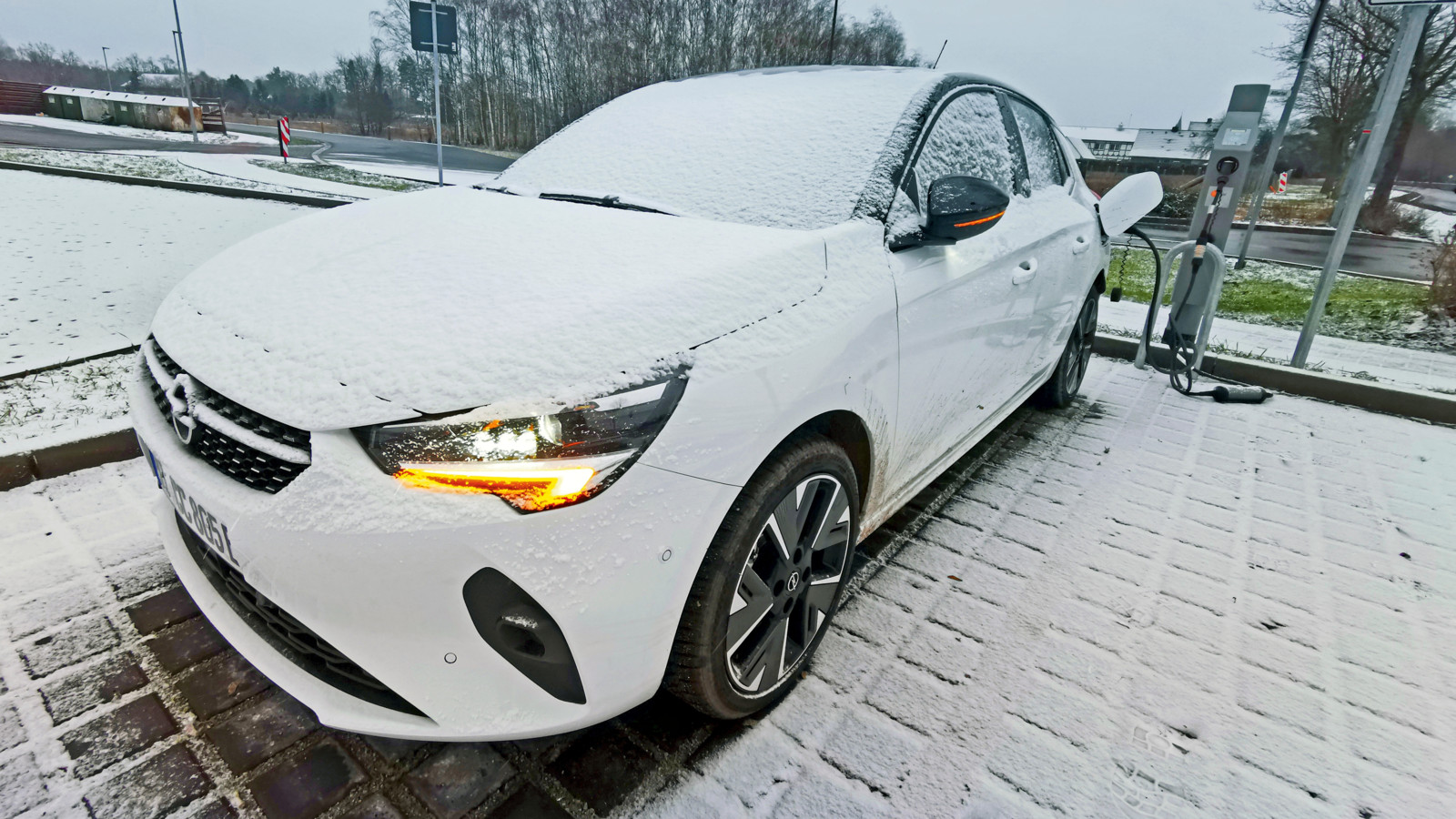 
Eisprobe für E-Autos: Im Winter machte uns die unzuverlässige Reichweitenanzeige des Corsa E schwer zu schaffen.
