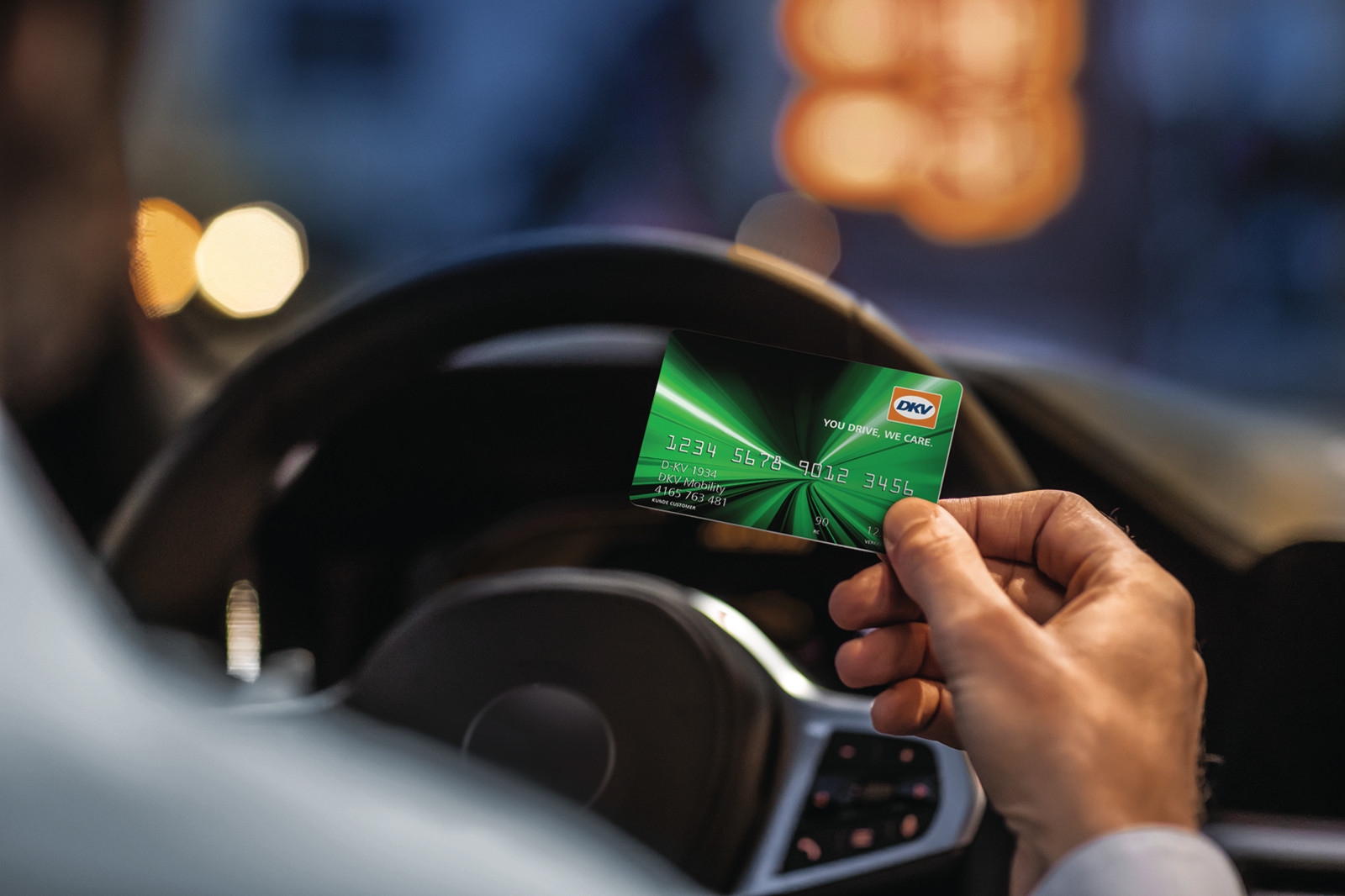 Die „Future Fuel Card“ richtet sich im Speziellen an Fuhrparks, die häufig alternative Kraftstoffe wie Erdgas, Wasserstoff oder halbsynthetischen Diesel tanken.