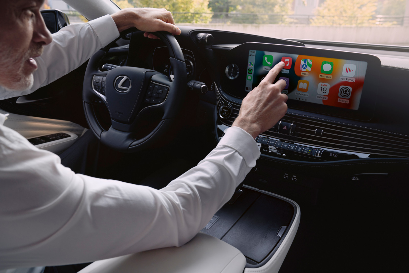 Goodbye Touchpad: Im Lexus LS kommt bei der Modellpflege ein neues, cloudbasiertes Infotainment-System zum Einsatz.