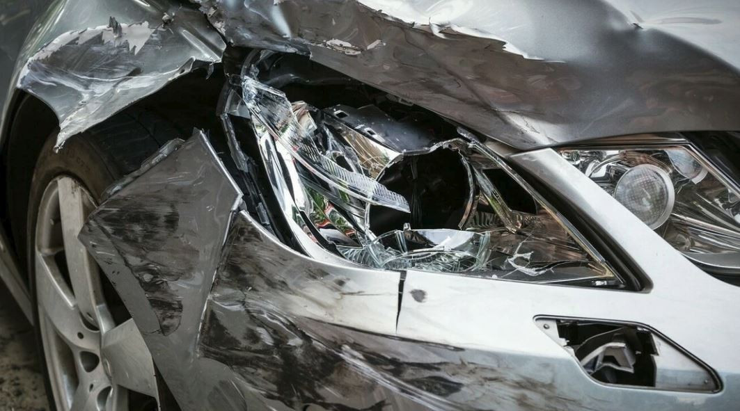 Auch wenn sich die Reparatur des eigenen Fahrzeugs verzögert, hat der Geschädigte eines Verkehrsunfalls vollen Ersatzwagenanspruch bis zur Rückgabe des Fahrzeugs aus der Werkstatt.