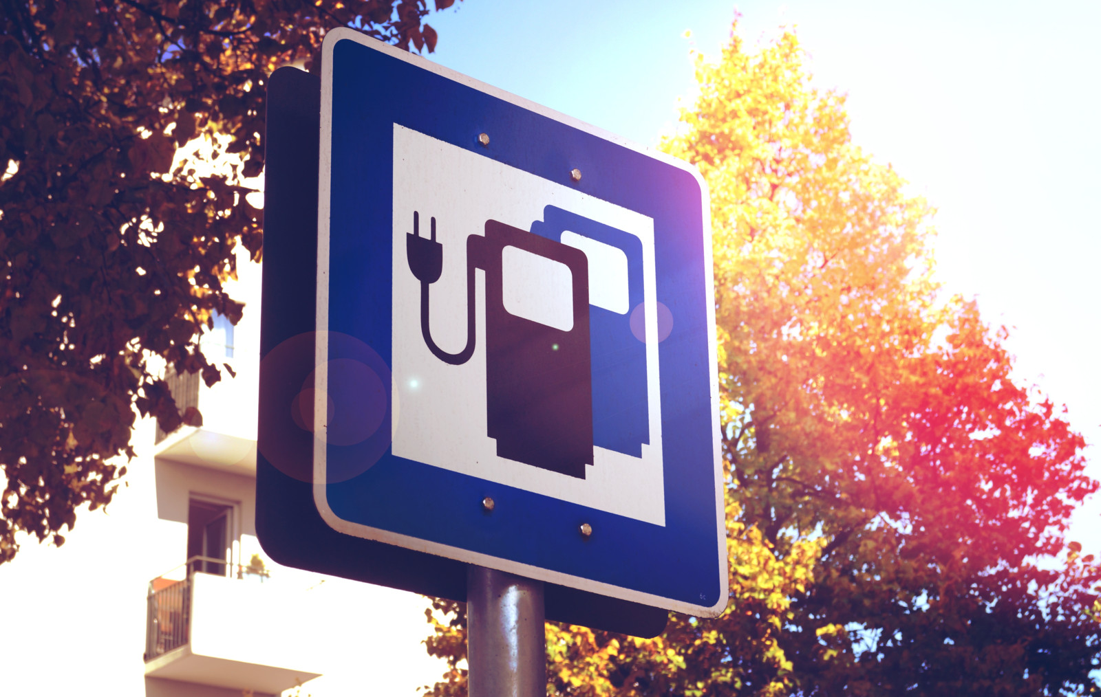 Die E-Mobilität schreitet voran – wir stellen zehn wichtige Fakten für Elektro-Einsteiger vor.