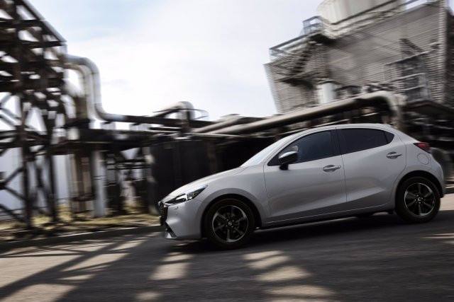 Mazda hat zum neuen Modelljahr seinen Kleiwagen Mazda2 überarbeitet 
