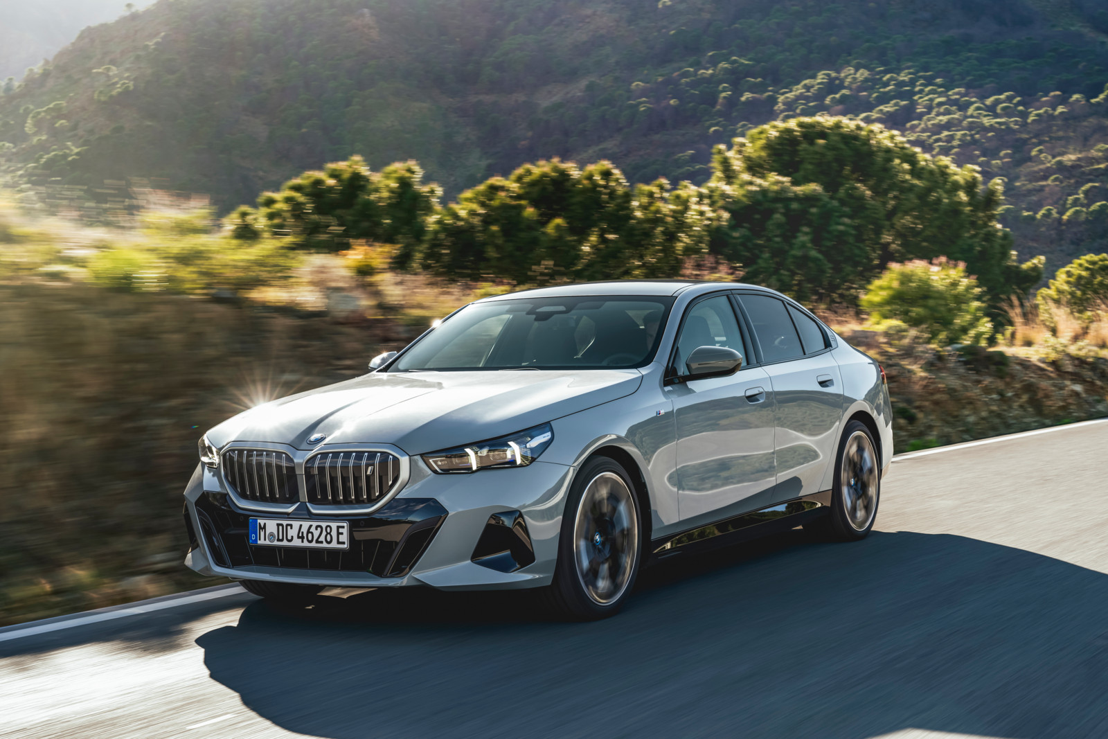 BMW legt eine neue Generation seiner Business-Limousine Fünfer auf.