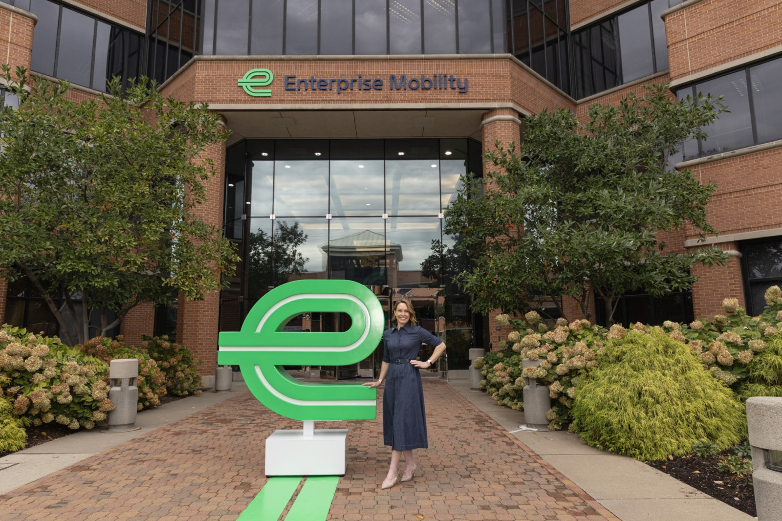 Enterprise Mobility befindet sich in Besitz der Familie Taylor (Im Bild: CEO Chrissy Taylor vor dem Firmensitz in St. Louis im US-Bundesstaat Missouri)