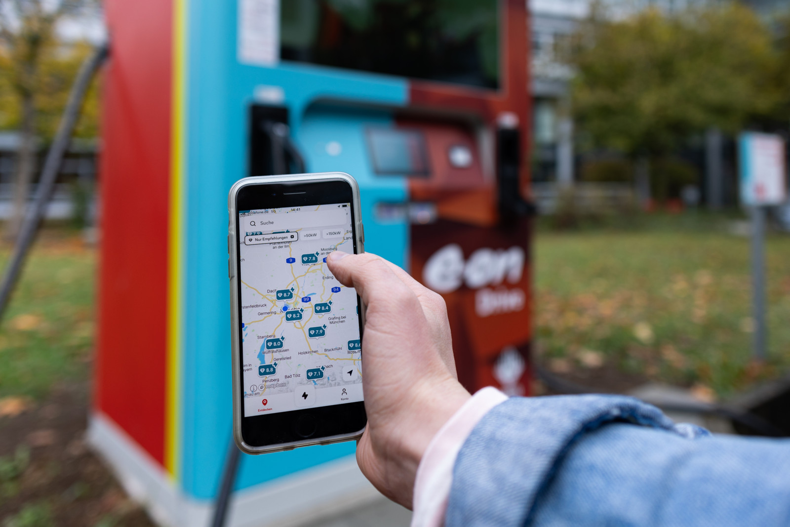 Mit der neuen Lade-App „E.ON Drive Comfort“ sollen Nutzer unterwegs spürbar besser an frischen Strom herankommen