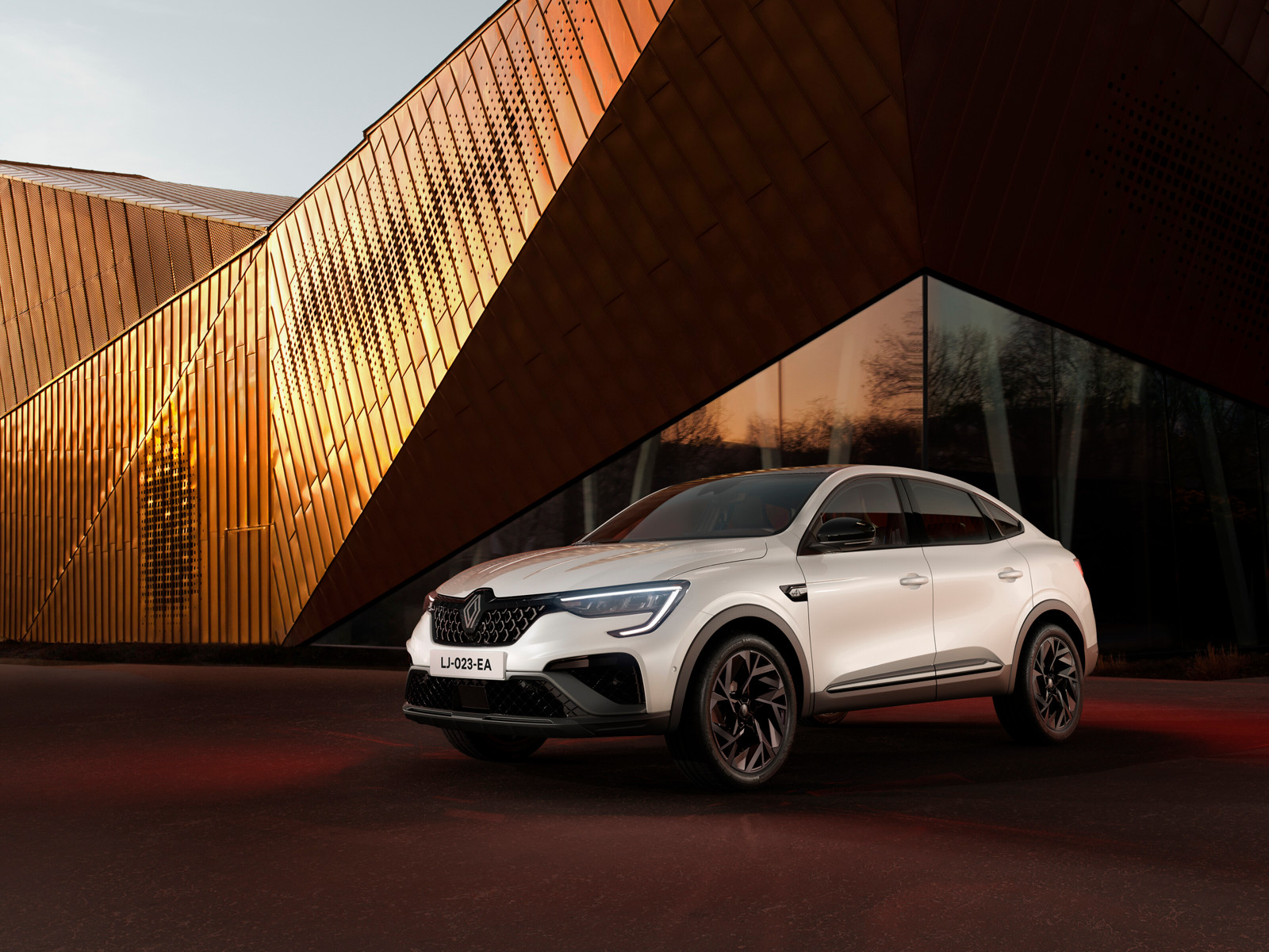 Der Renault Arkana trÃ¤gt nun auch das neue Markenlogo der Franzosen