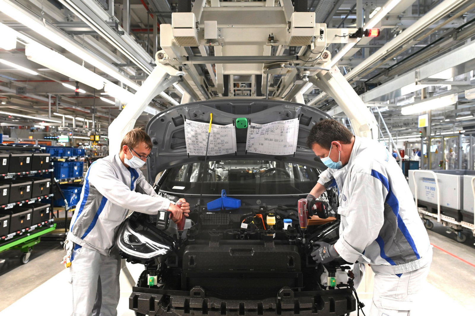 In den wichtigen AutomÃ¤rkten ist die Nachfrage nach Elektroautos deutscher Hersteller 2023 gestiegen
